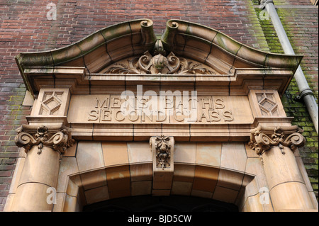 Des bains de style édouardien à Moseley Road, Balsall Heath à Birmingham England Uk Mens 2e classe Banque D'Images