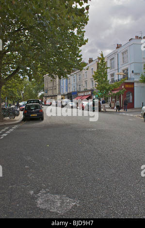 Primrose Hill high street montrant sur une journée ensoleillée. portrait Banque D'Images