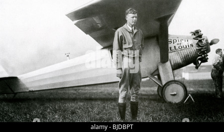 - CHARLES LINDBERGH aviateur américain (1902-1974) avec son monoplan Ryan Spirit of St Louis Banque D'Images