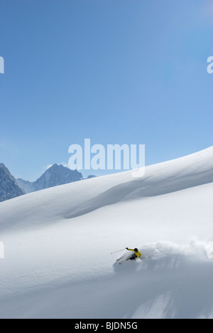 Le ski en neige poudreuse, Chamonix, France Banque D'Images