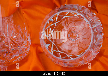 Une paire de verres en cristal dans un écrin Banque D'Images