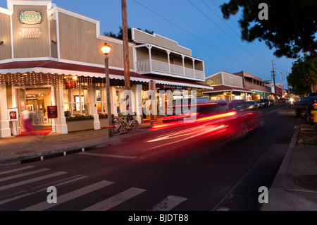 Front Street Lahaina Maui Hawaii at Sundown avec Martin Lawrence Art Gallery à voir Banque D'Images