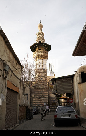 Damas la vieille mosquée de Syrie derrière la rue droite Banque D'Images