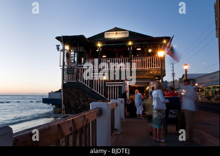 Cheeseburger in Paradise restaurant sur Front Street, Lahaina Maui Hawaii at Sundown Banque D'Images