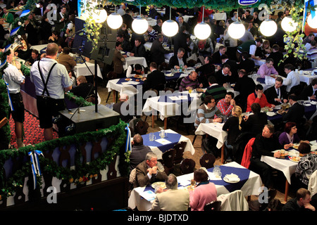 CeBIT 2010, world's largest computer expo, le Munich Hall est le célèbre restaurant bavarois sur le champ de foire. Hanovre Banque D'Images