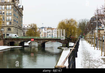 L'ILL à l'hiver, Strasbourg, Alsace, France Banque D'Images