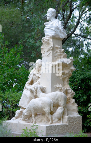 Avignon, Provence, France. Monument à la 19e siècle, le peintre Paul Vayson dans les jardins du Rocher des Doms. Banque D'Images