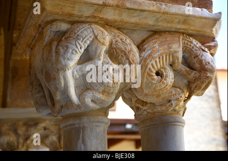 Colonne Cloître médiéval capitales de la Cathédrale, Cathédrale de Cefalù [Sicile] Cefaú Banque D'Images