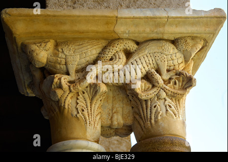 Colonne Cloître médiéval capitales de la Cathédrale, Cathédrale de Cefalù [Sicile] Cefaú Banque D'Images