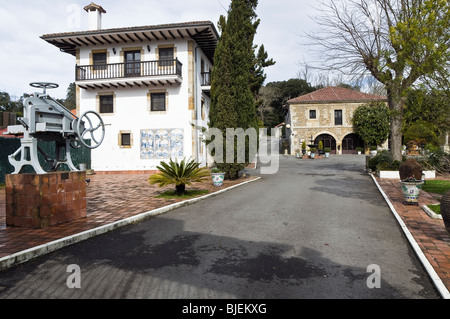 Relais & Chateau San Román hôtel restaurant dans un ancien palais dans la ville de Castillo, Escalante, nord de l'Espagne Banque D'Images