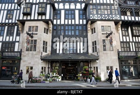 Liberty's store, Londres, en reprise Banque D'Images