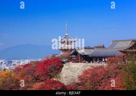 Le temple Kiyomizu-dera de teinte d'automne Banque D'Images