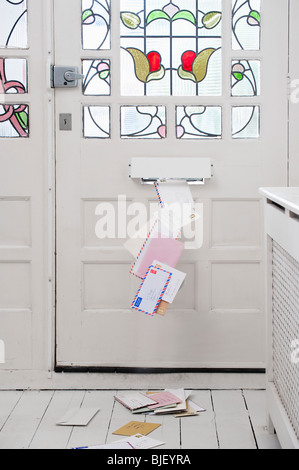 Lettres posté par porte avant en verre teinté Banque D'Images