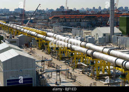 Un aperçu de l'usine de traitement des eaux usées de Newtown Creek à Brooklyn à New York Banque D'Images