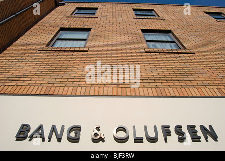 Logo Bang et Olufsen sur magasin à Kingston upon Thames, Surrey, Angleterre Banque D'Images