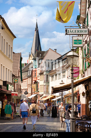 Ahrweiler, Allemagne, Europe - les touristes dans la rue principale Banque D'Images