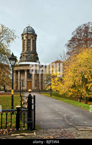 Saltaire United Reformed Church à l'automne, Saltaire, Bradford, Yorkshire construit par Sir Titus Salt en 1859 Banque D'Images