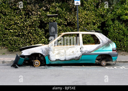 Une voiture qui a été sous-évaluées dans les rues de Brighton. Banque D'Images