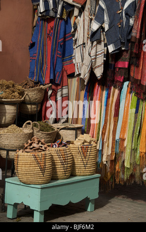 Produits typiques à vendre à Marrakech, Maroc Banque D'Images
