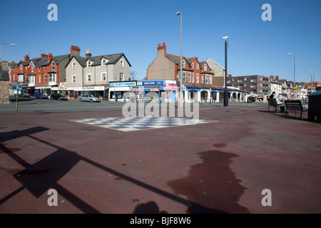 Rhos on Sea, au nord du Pays de Galles et de l'hébergement des boutiques du front de mer vue de la promenade Banque D'Images