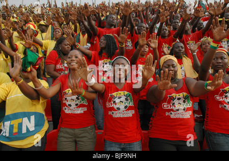 Supporters ghanéens célèbrent la coupe d'Afrique des nations dans leur capitale Accra. Le Ghana, l'Afrique de l'Ouest, l'Afrique Banque D'Images