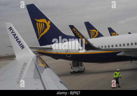 Les avions de Ryanair à l'aéroport de Bruxelles Sud Charleroi, Belgique, en Banque D'Images