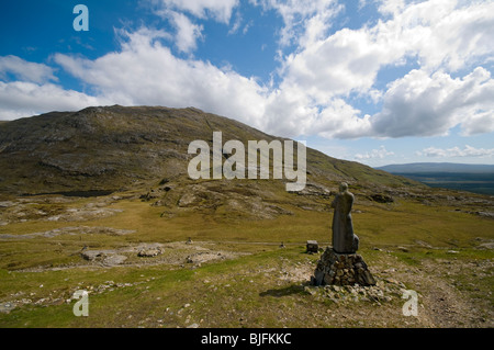 Statue de Saint Patrick au sommet de l'Maumeen Pass, Maumturk Mountains, Connemara, comté de Galway, Irlande Banque D'Images