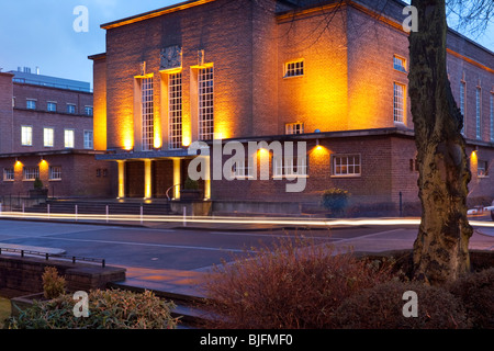 L'architecture de style moderne de la Sir William Whitla Hall de la Queen's University, Belfast, Irlande du Nord Banque D'Images