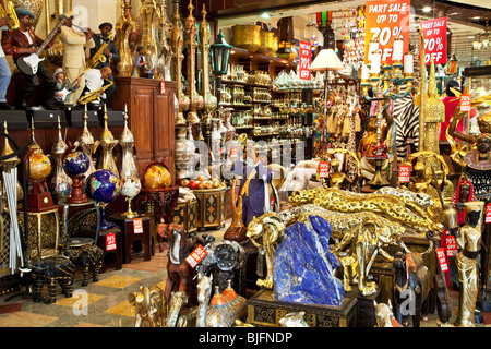 Intérieur de boutique dans le Souk Arabe dans la région Unis Mall, Dubai, Émirats arabes unis, ÉMIRATS ARABES UNIS Banque D'Images