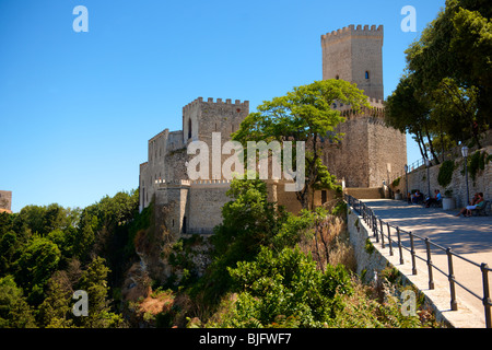 Toretta Popoli et le Castello di Venere Vénere [ ] Érice, Erice, Sicile photos commerciales. Banque D'Images