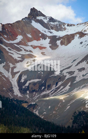 Paysage de montagne s'élevant au-dessus de la tête de lézard dans les montagnes de San Juan près de Telluride, Colorado. Banque D'Images