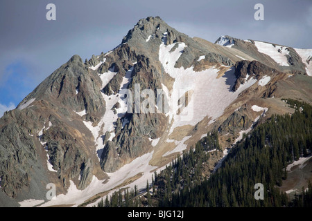 Paysage de montagne s'élevant au-dessus de la tête de lézard dans les montagnes de San Juan près de Telluride, Colorado. Banque D'Images