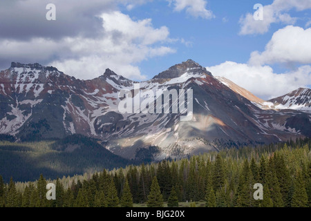 Paysage de montagne s'élevant au-dessus de la tête de lézard dans les montagnes de San Juan près de Telluride, Colorado. Banque D'Images