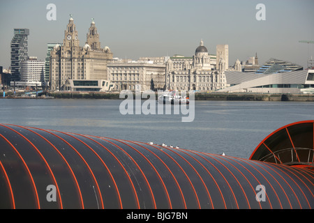 Ville de Birkenhead, Angleterre. Embarcadère de Ferry Mersey tunnel passager et Birkenhead's Woodside Ferry Terminal. Banque D'Images