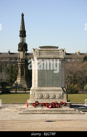 Ville de Birkenhead, Angleterre. Le George Herbert Tyson Smith conçu War Memorial à Hamilton Square. Banque D'Images