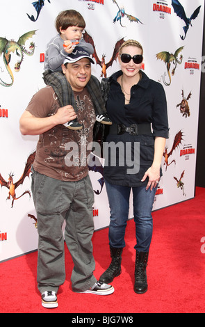 CARLOS MENCIA LUCAS MENCIA AMY MENCIA How to Train Your Dragon LOS ANGELES PREMIERE LOS ANGELES CA USA 21 Mars 2010 Banque D'Images