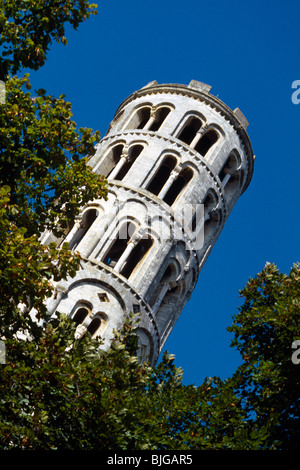 Uzes Provence France Tour Fenestrelle Clocher de l'ancienne cathédrale romane sur le chemin Camino de Santiago Banque D'Images