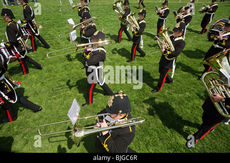 Le brass band jouer à Epsom-Downs hippodrome, Epsom, Grande-Bretagne Banque D'Images