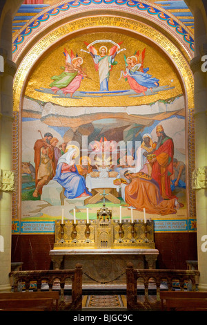 Intérieur de la basilique du Rosaire, Lourdes Banque D'Images
