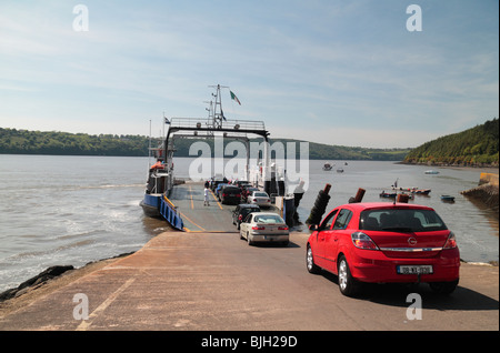 La voiture passagers Ballyhack & Co. entre Wexford et Waterford Co., République d'Irlande. Banque D'Images