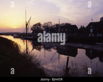 Snape Maltings sur la rivière Alde, Suffolk Banque D'Images