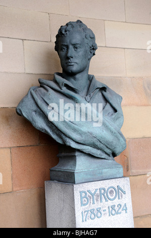 Le Seigneur Byron statue dans le parc du château de Nottingham. Banque D'Images