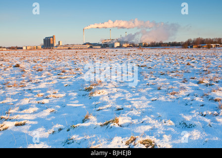 L'usine de sucre de Cantley au premier jour, à la suite de chutes de neige dans la campagne du Norfolk Banque D'Images