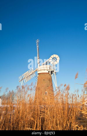 Le Drainage Hardley nouvellement restauré moulin sur les Norfolk Broads Banque D'Images