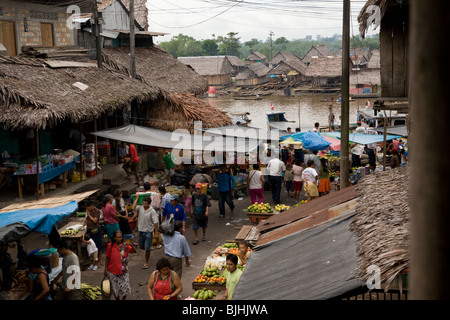 Marché le long de la rivière Itaya dans Puerto Belen, Iquitos, en Amazonie du Pérou. Banque D'Images