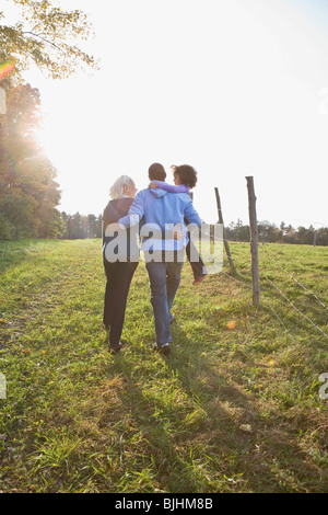 Une promenade familiale Banque D'Images