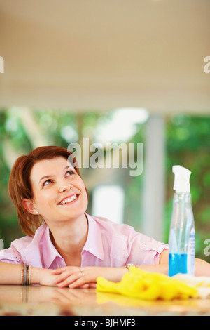 Woman admiring ménage Banque D'Images