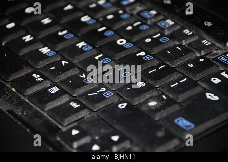 Close up sur le clavier de l'ordinateur portable sale Banque D'Images