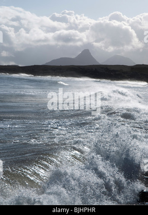 Achnahaird Bay et surfez avec Stac Pollaidh Cul Beag et à distance Banque D'Images