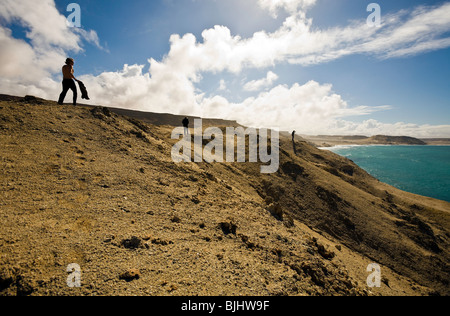 Sahara occidental, surfeurs, l'océan Atlantique. Banque D'Images